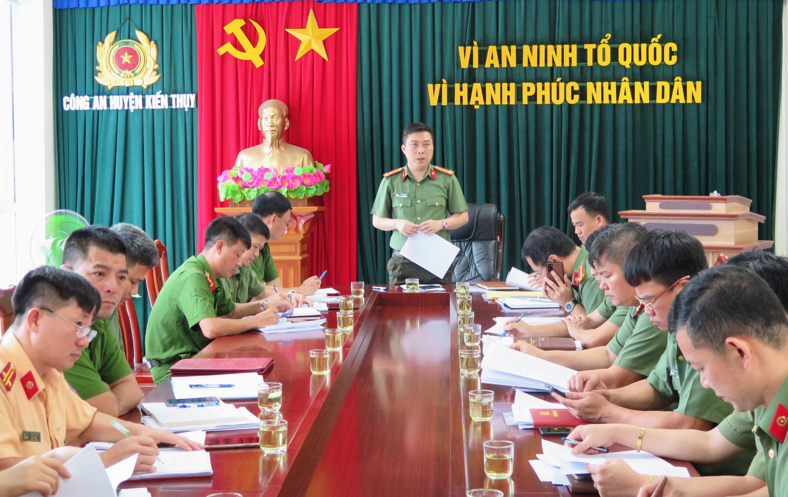 Kiểm tra công tác 6 tháng đầu năm 2022 Công an huyện Kiến Thụy